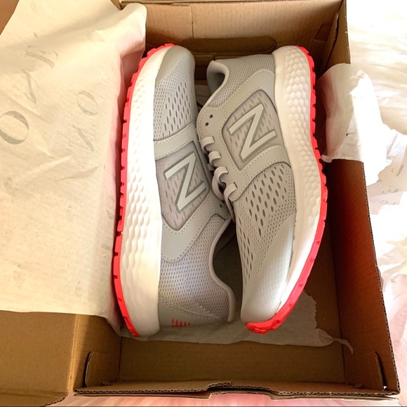 🆕 New Balance Women's Running Shoes - Picture 6 of 9